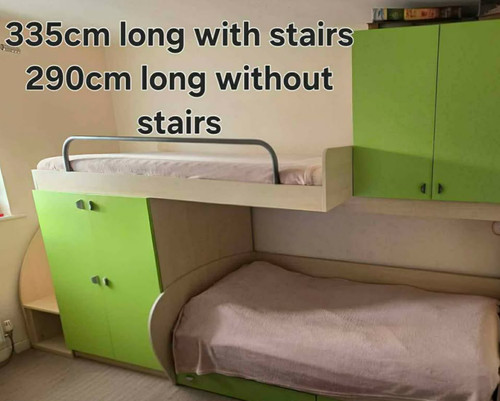 Large green bunk beds - 🛏️,